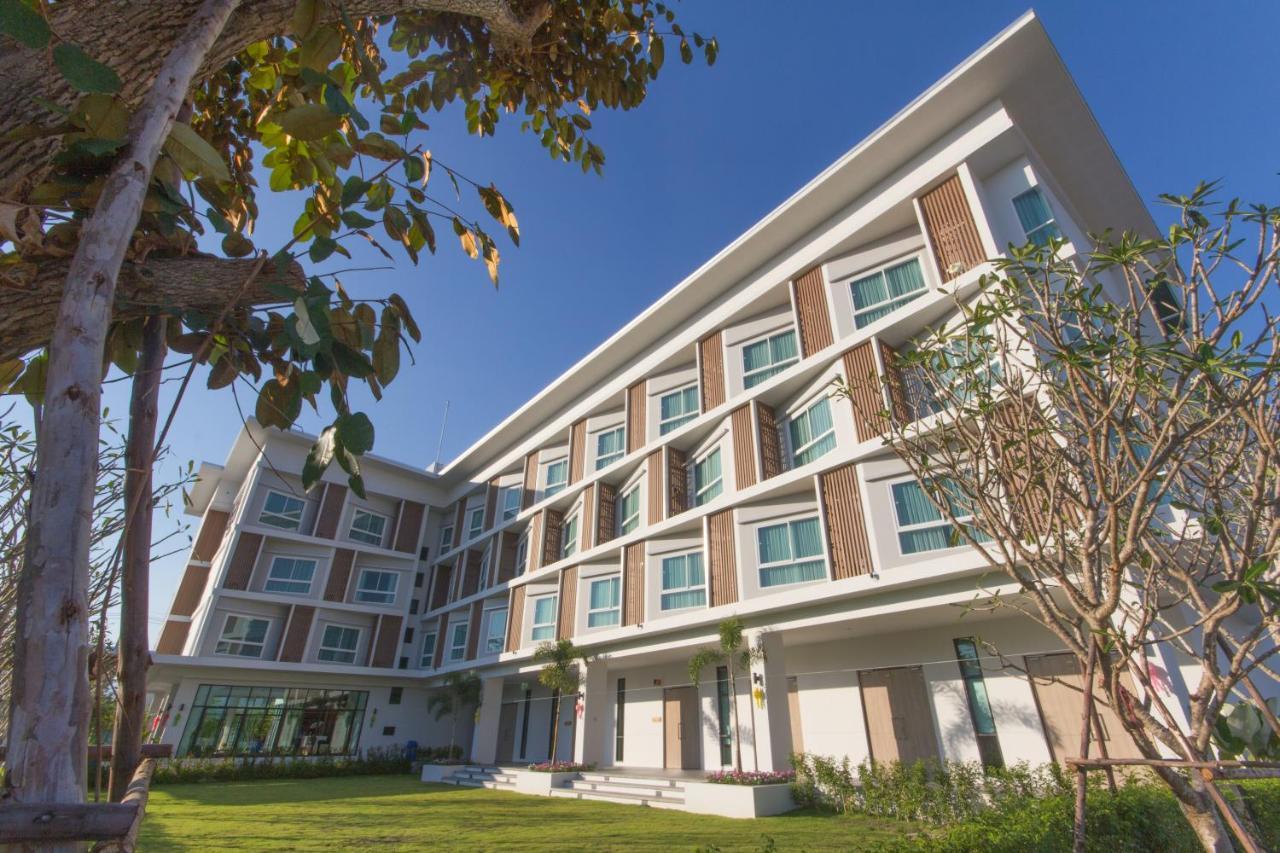 Donchan Grand Hotel Chiang Mai Exterior foto