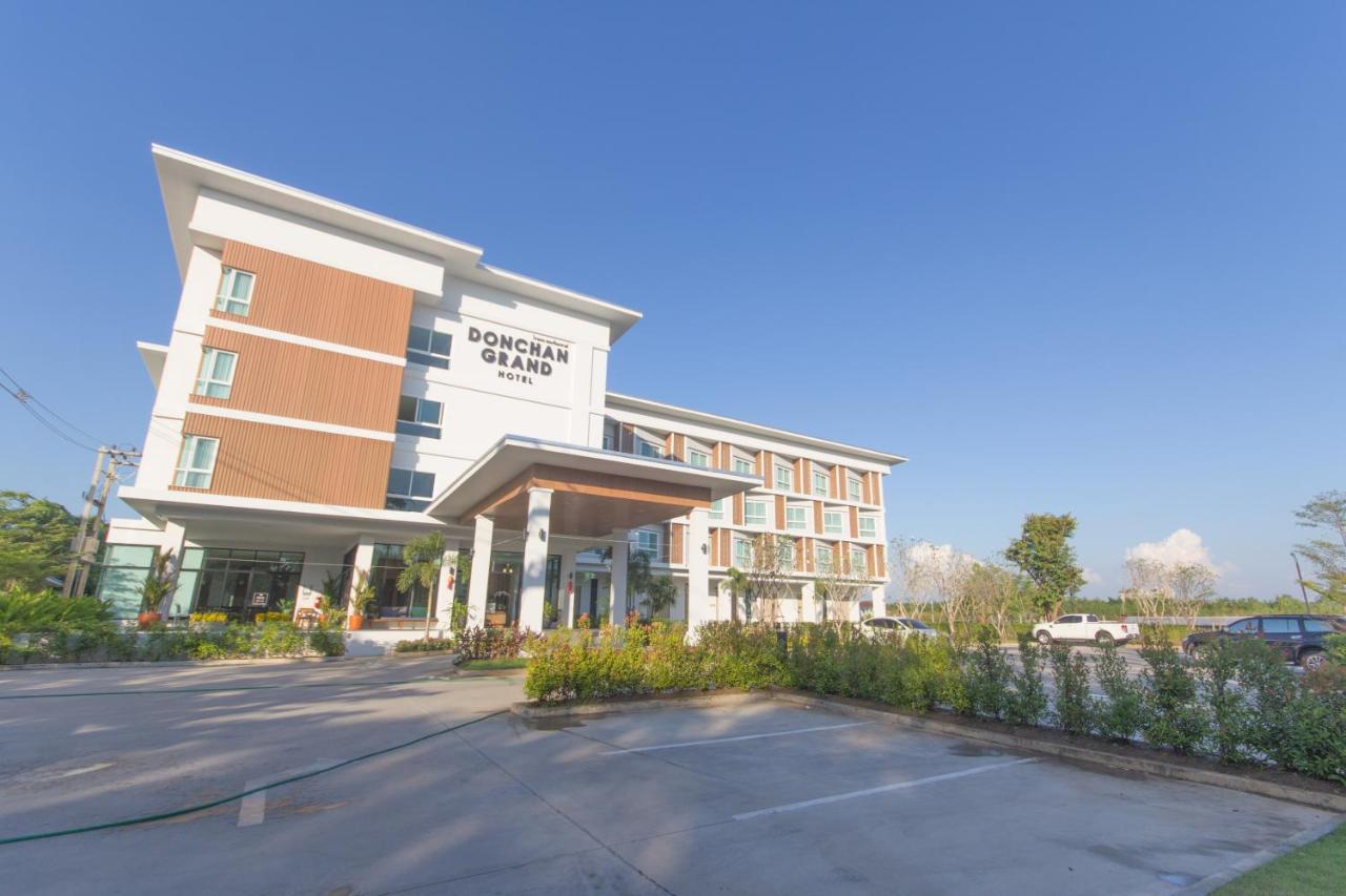 Donchan Grand Hotel Chiang Mai Exterior foto