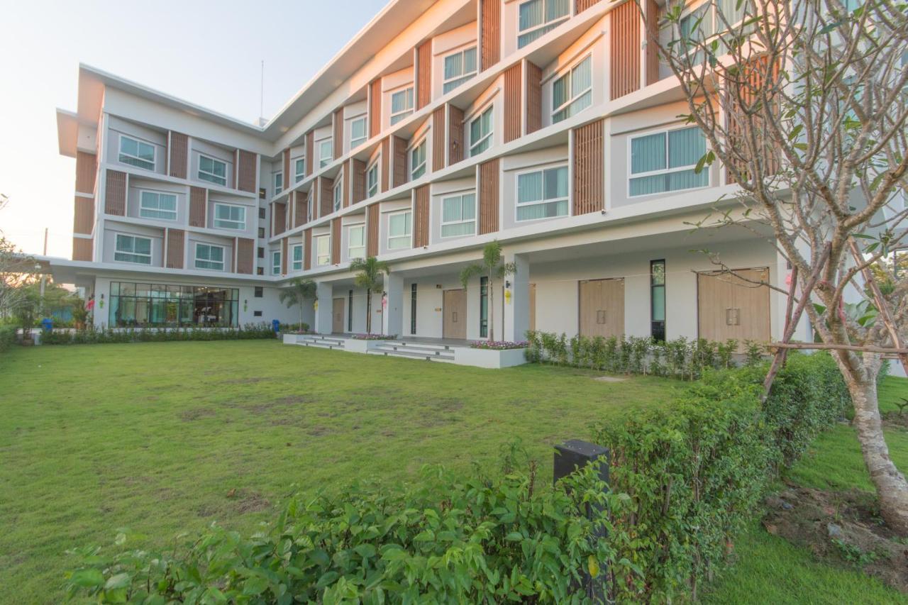 Donchan Grand Hotel Chiang Mai Exterior foto